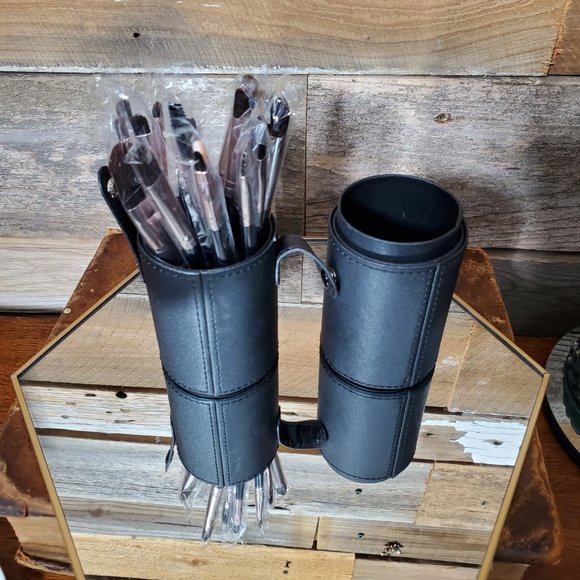 Makeup Brushes - Set of 20 - Black Handles - 6" long - with Leather Travel Case - Picture 3 of 11